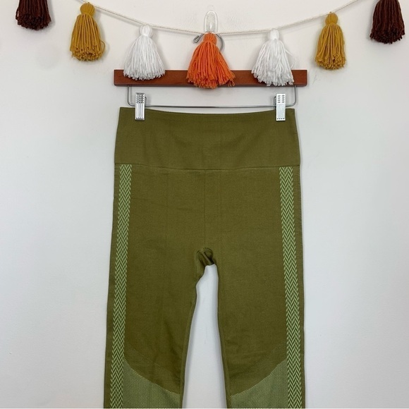 Fabletics High Waisted Seamless Check Green Leggings Size Medium - Picture 4 of 11